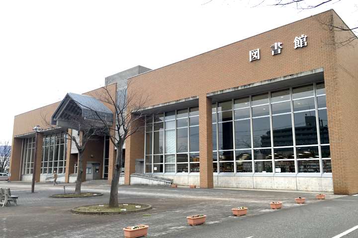 図書館　中央図書館（図書館）まで950m