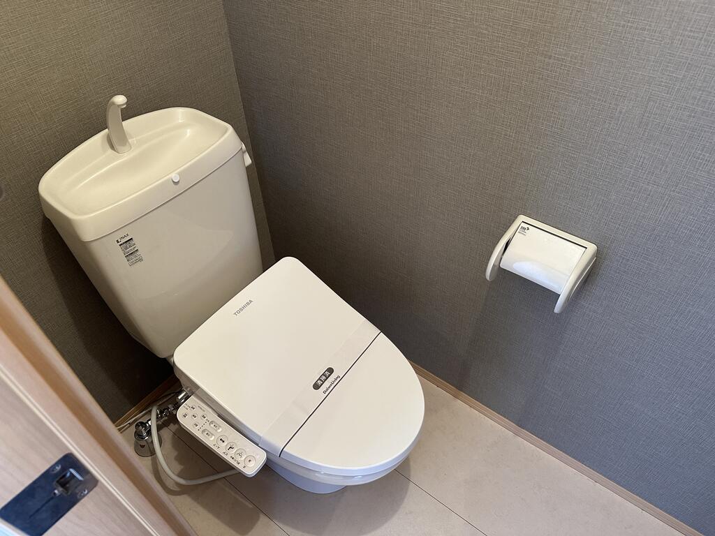 トイレ　※写真は101号室のものです