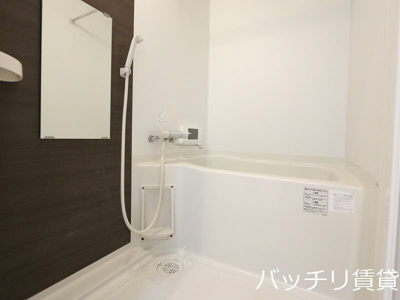 バス・シャワールーム　同型タイプの為、現状を優先いたします