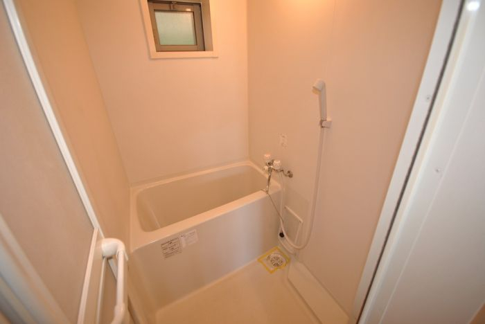 バス・シャワールーム　落ち着いた空間のお風呂です