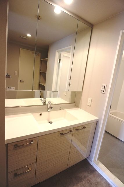 洗面設備　★大きな洗面台で快適★