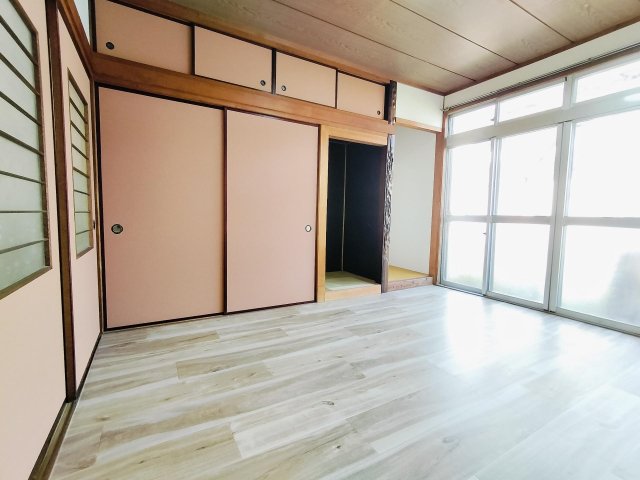 収納　北側1階洋室・収納充実、採光良好