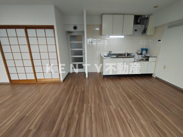 居室・リビング　こちらのリビングで趣味の時間をお楽しみください