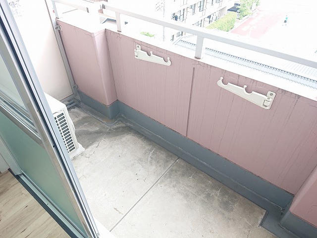 バルコニー　陽あたり良好　バルコニー