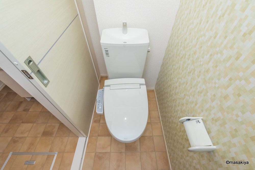 トイレ　トイレ　ウォシュレット付き。