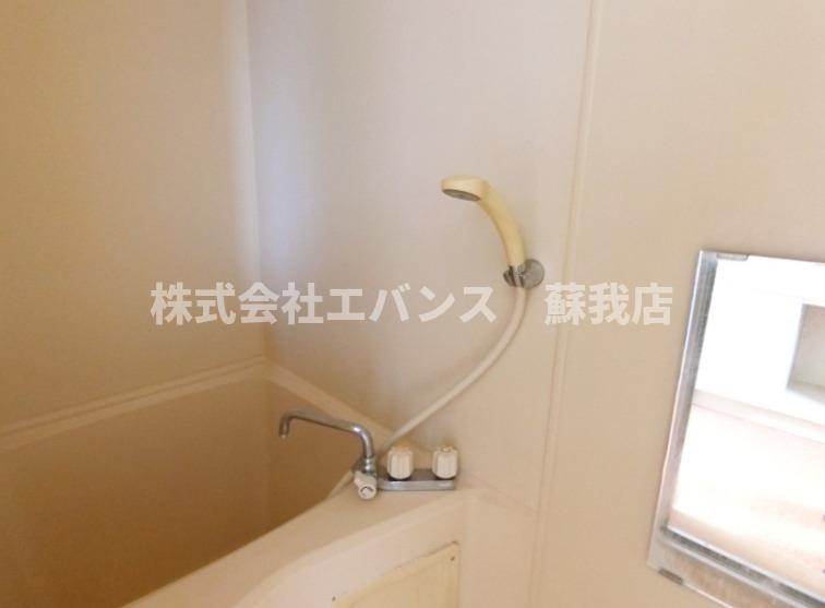 バス・シャワールーム　コンパクトで使いやすいお風呂です