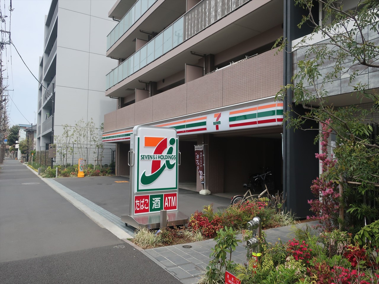 コンビニ　セブンイレブン川崎戸手町店（コンビニ）まで92m