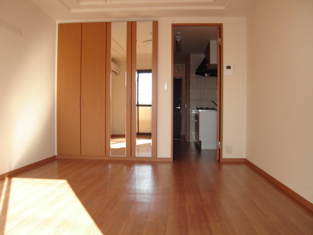 その他　ベランダから見た洋室