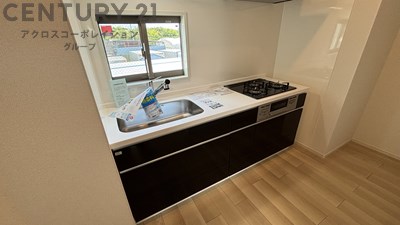 キッチン　採光ある独立型のシステムキッチン☆