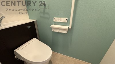 トイレ　温水洗浄便座付きのトイレです♪