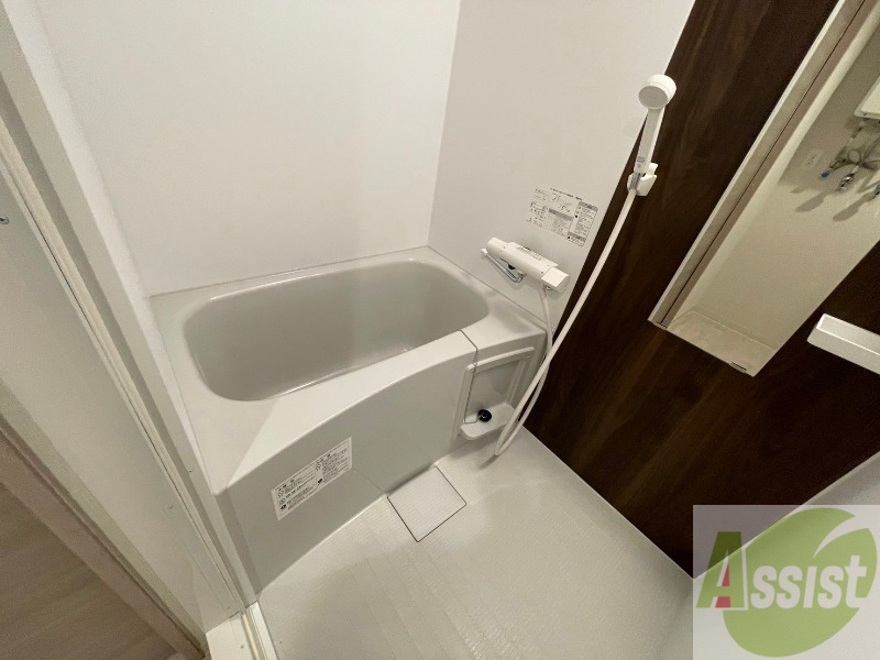 バス・シャワールーム　お風呂になります。一日の疲れを癒してくださいね。