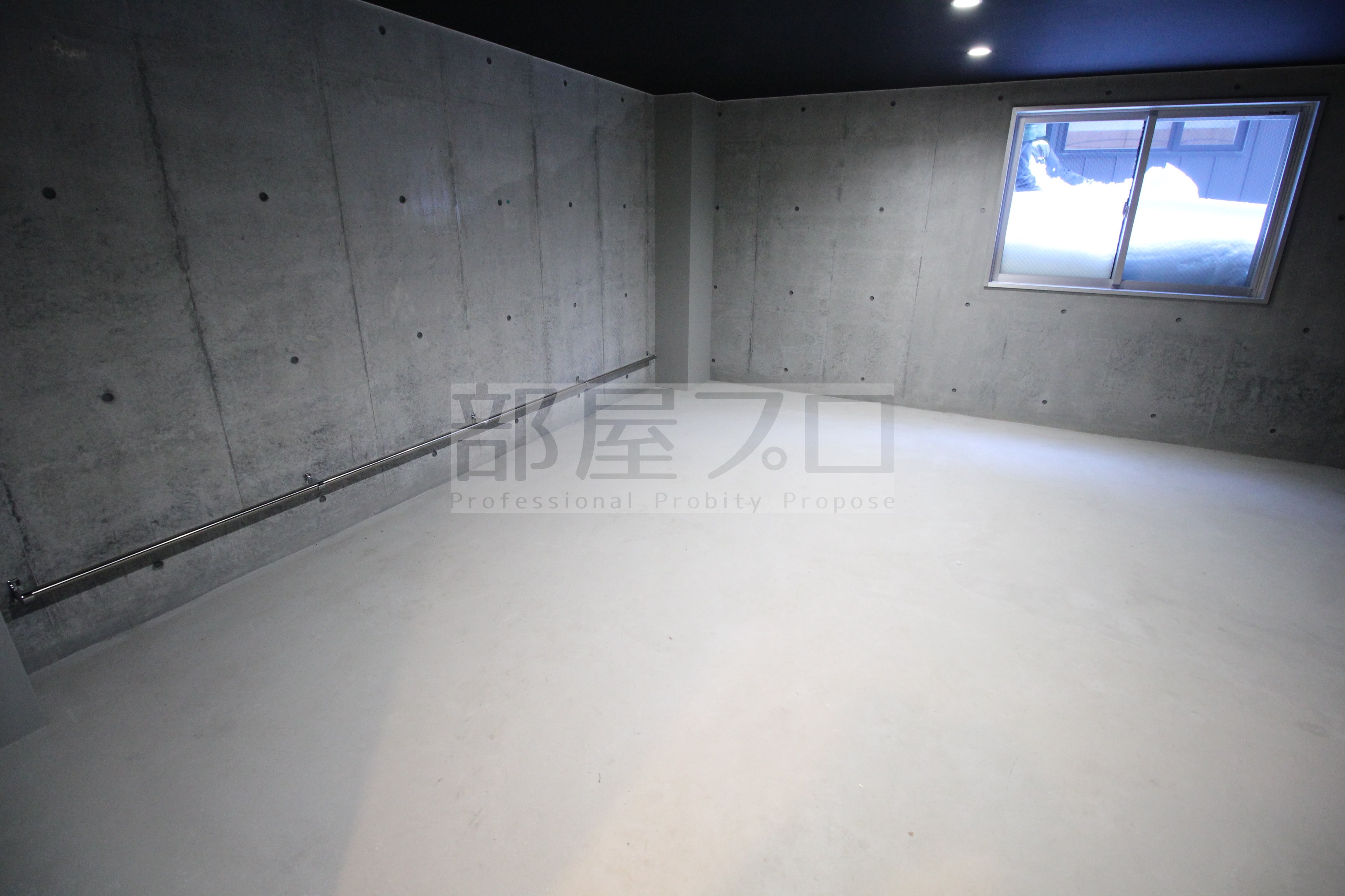 その他　屋内駐輪場完備