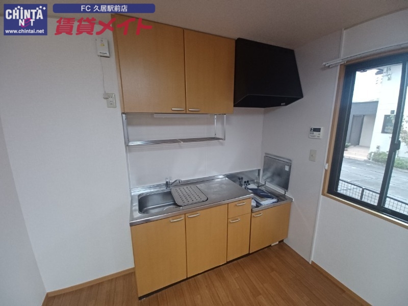 キッチン　同物件別室画像