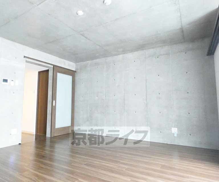 居室・リビング　打ちっぱなしのお部屋です。