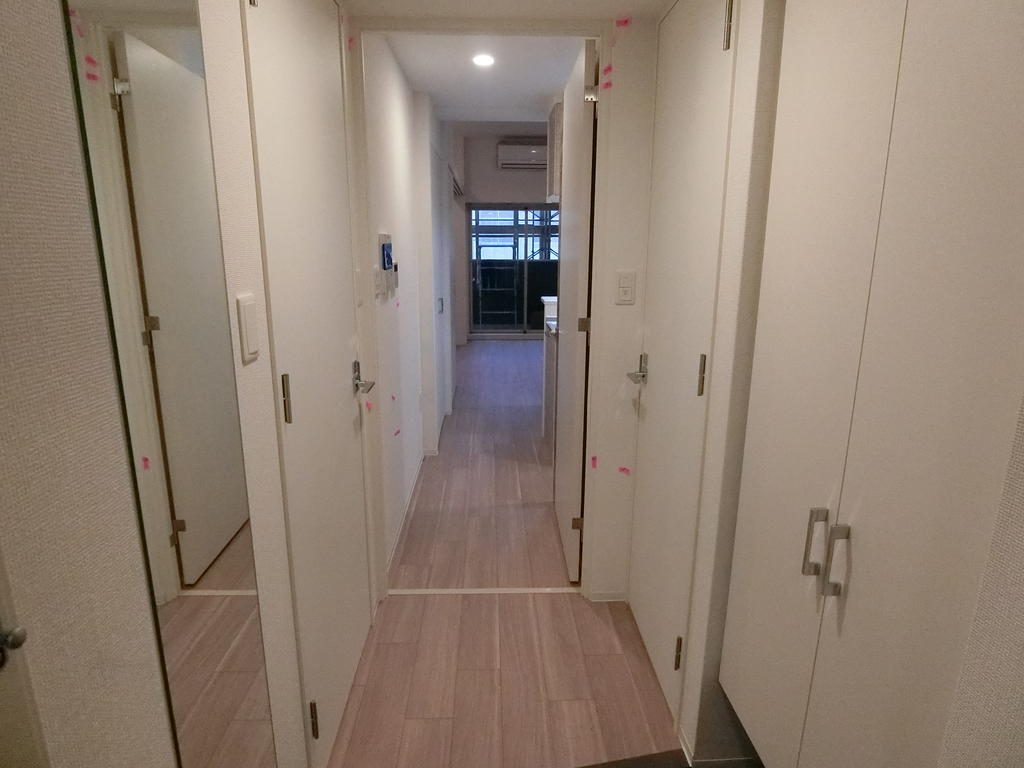 玄関　シューズボックス、姿見鏡有ります！