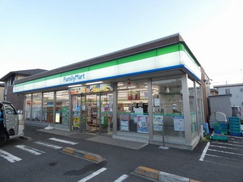 コンビニ　ファミリーマート 相武台三丁目店（コンビニ）まで392m
