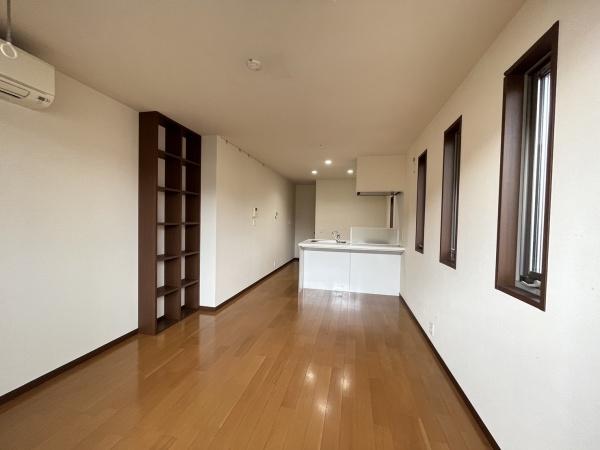 居室・リビング　明るいリビングダイニング