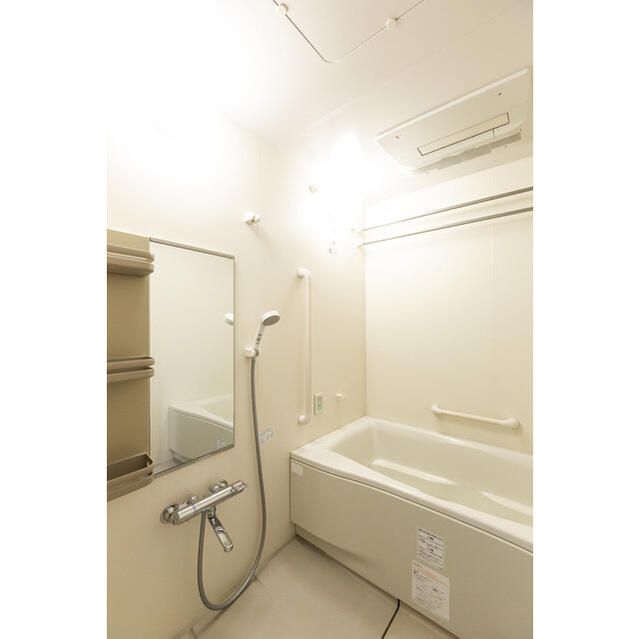 バス・シャワールーム　写真は同タイプ住居です。