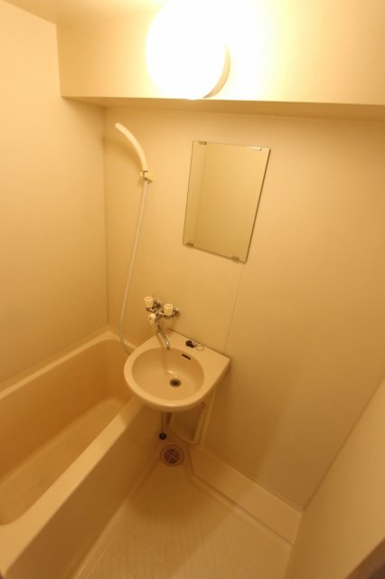 バス・シャワールーム　同物件別号室のものです。