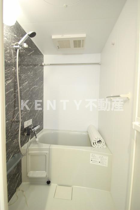 バス・シャワールーム　落ち着いた空間のお風呂です