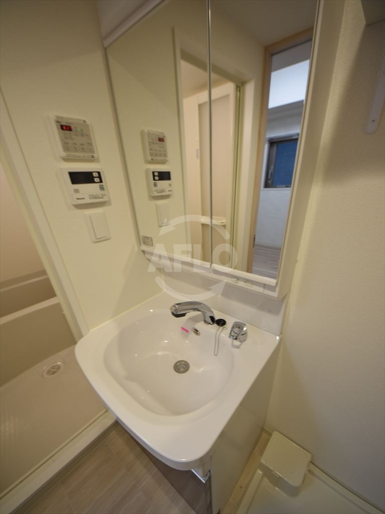 洗面設備　プレサンス心斎橋レヨン　独立洗面化粧台