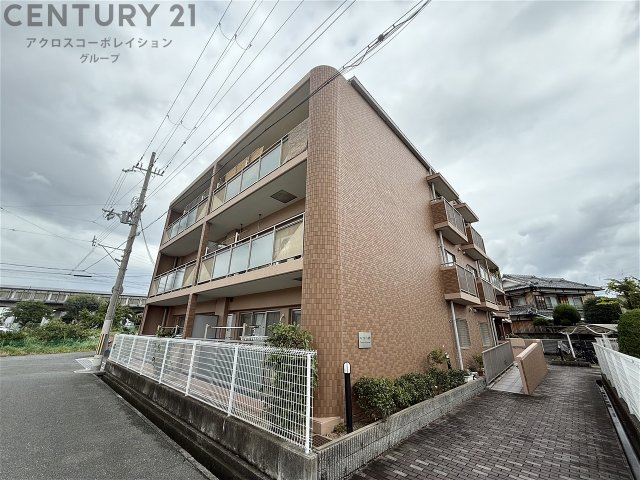 建物外観　敷地内に駐車場があります！