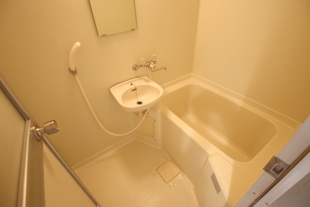 バス・シャワールーム　※別室の参考写真の為、現況優先です。