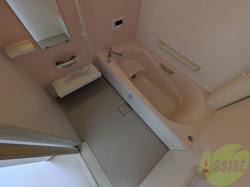 バス・シャワールーム　お風呂は半身浴も出来て手摺も多く気の利いたお風呂でした。