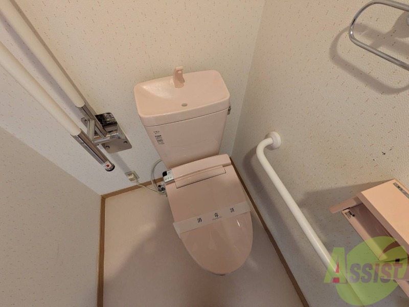 トイレ　お手洗いは温水洗浄付き。これは個人的に外せません。