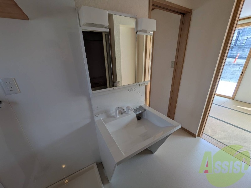 洗面設備　洗面台もありますので朝の準備はコチラから。