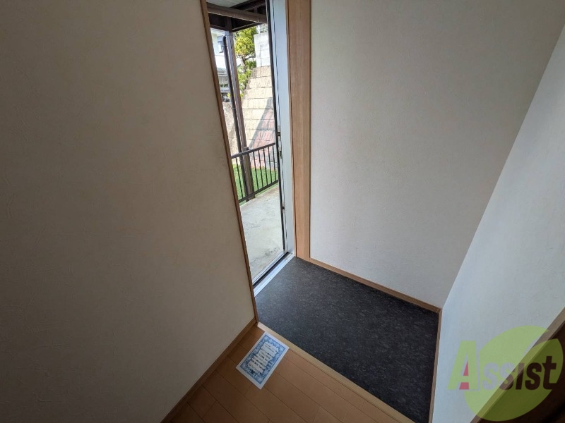 玄関　玄関は広さがって片付けなどもしやすい感じ。