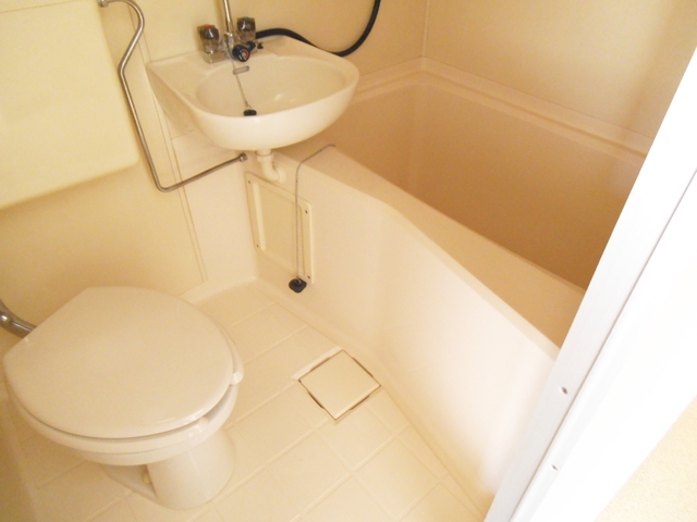 バス・シャワールーム　バス・トイレは一緒のお部屋です！