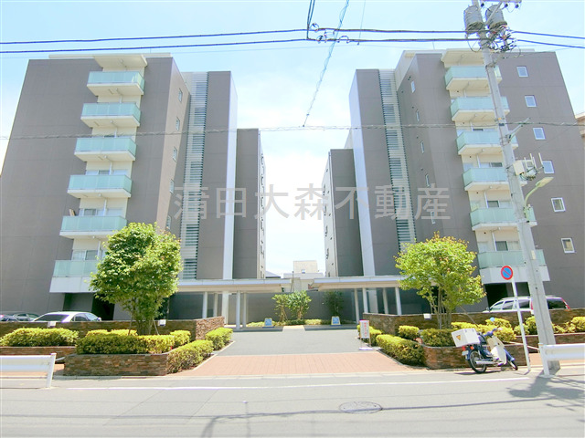 建物外観　2011年1月築　RC鉄筋コンクリート造地上8階建て総戸数3
