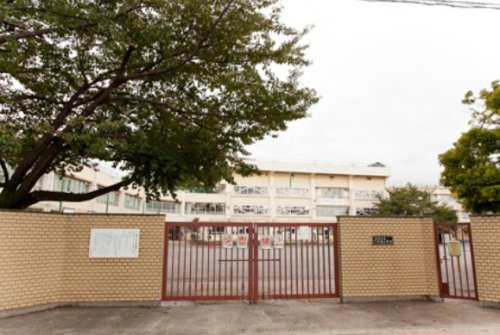 小学校　下赤塚小学校（小学校）まで673m