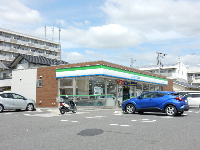 コンビニ　ファミリーマート福成二丁目店（コンビニ）まで874m