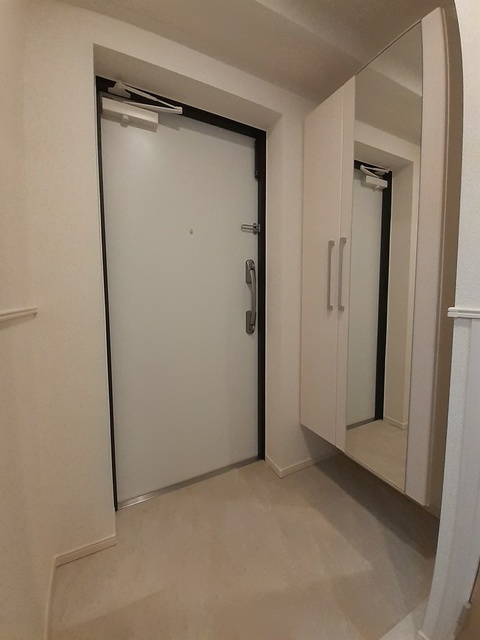 玄関　※同物件・同タイプの写真です。