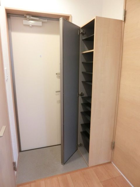 玄関　たくさん入るシューズボックス付きです