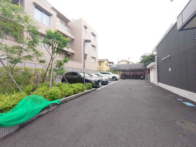駐車場　LIBRGRANT世田谷弦巻