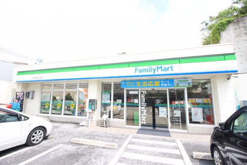 コンビニ　ファミリーマート 浦添内間五丁目店（コンビニ）まで125m