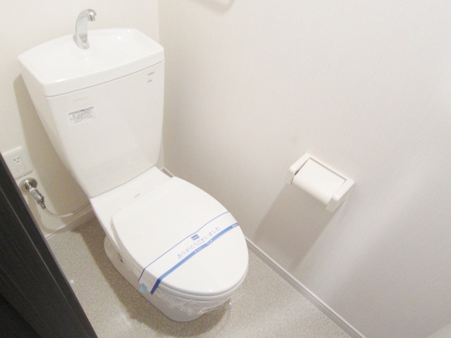 トイレ　※別号室の参考写真です。