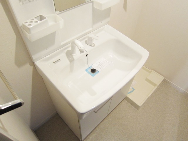 洗面設備　※別号室の参考写真です。