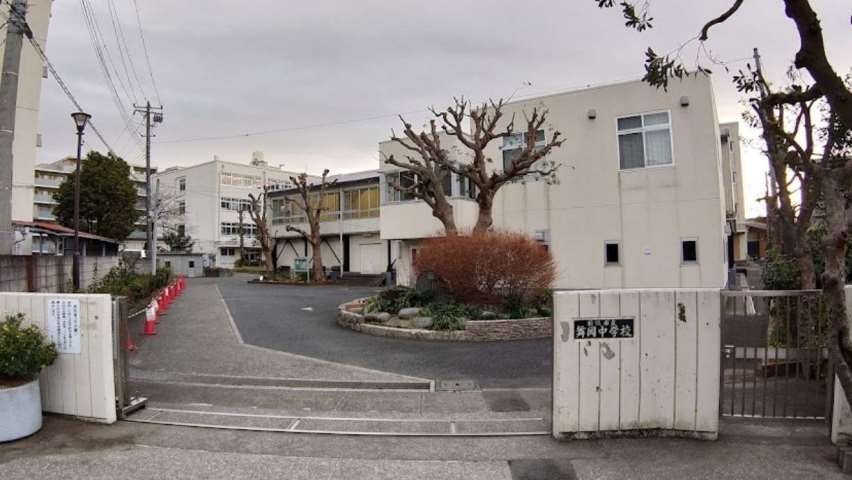 中学校　横浜市立舞岡中学校（中学校）まで532m