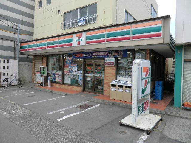 コンビニ　セブンイレブン（コンビニ）まで750m
