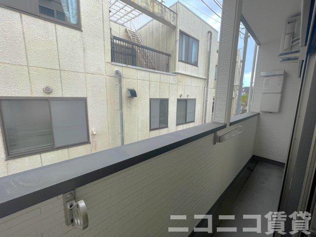 バルコニー　2部屋繋がるバルコニー
