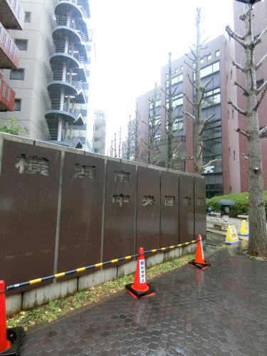 図書館　横浜市中央図書館（図書館）まで517m