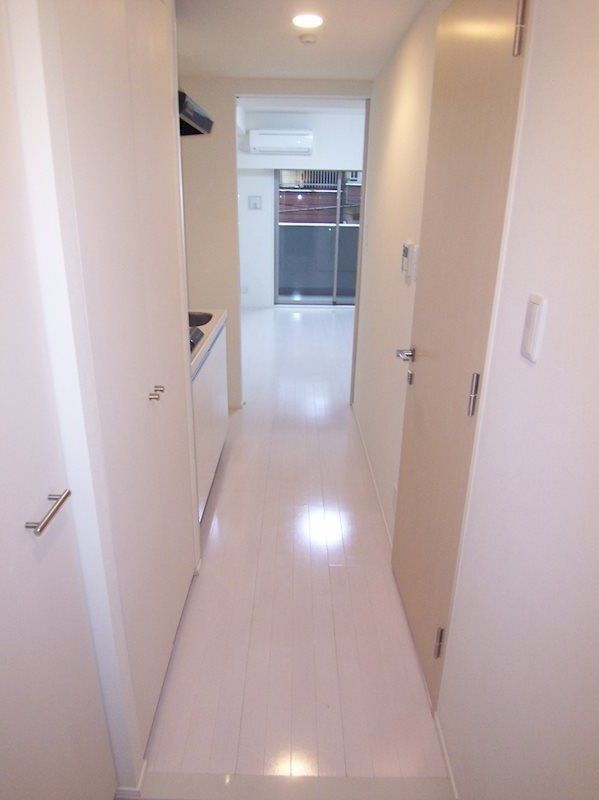 玄関　※同タイプの別のお部屋です。