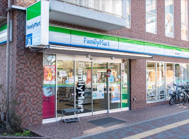コンビニ　ファミリーマート 矢川駅前店（コンビニ）まで1012m