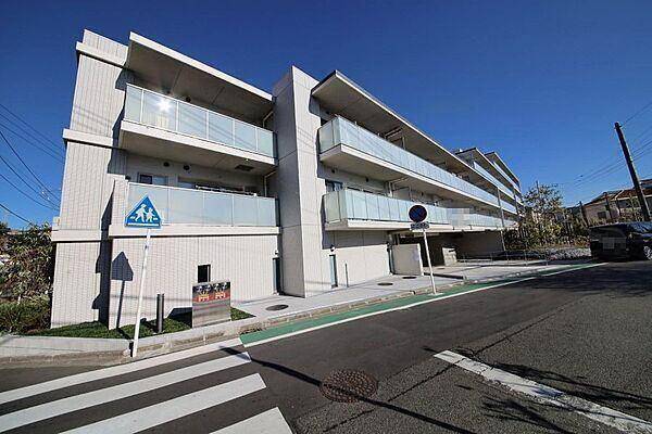 建物外観　オートロック完備