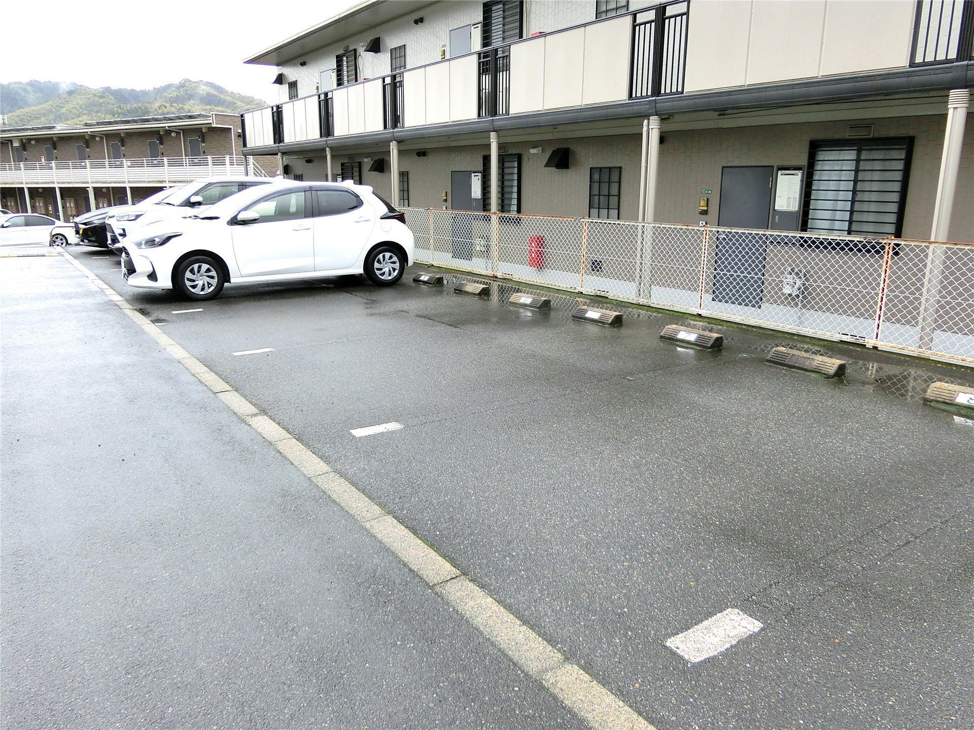バルコニー　敷地内駐車場でゆったり停めれます。