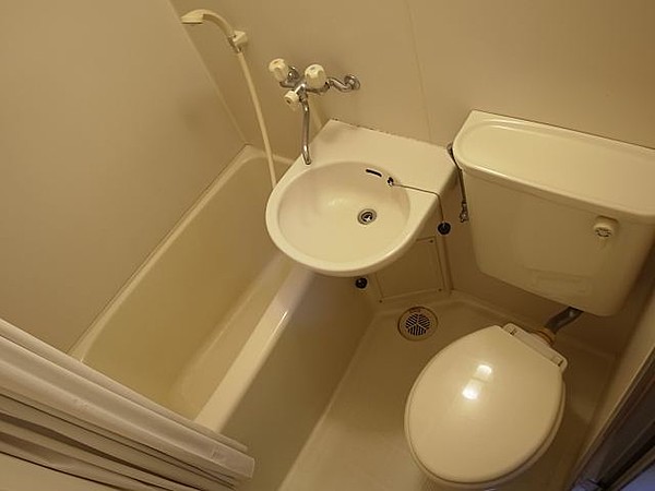 トイレ　別タイプのお部屋になります。現状優先。